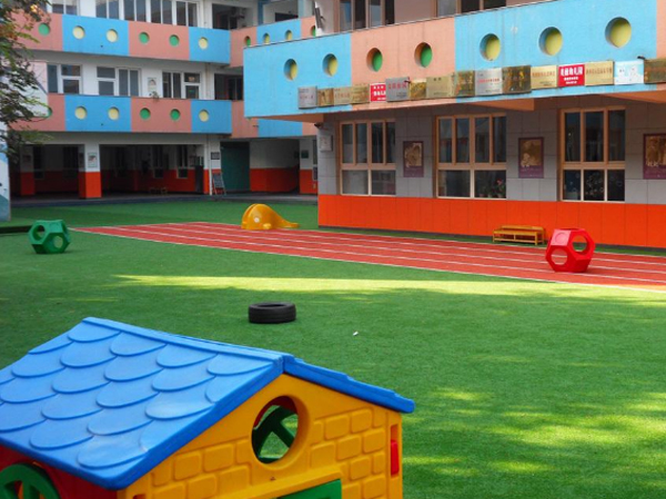幼兒園人造草坪